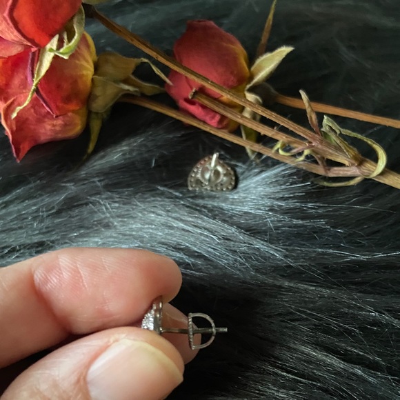 Sterling Silver heart shaped cubic zirconia - Picture 2 of 2